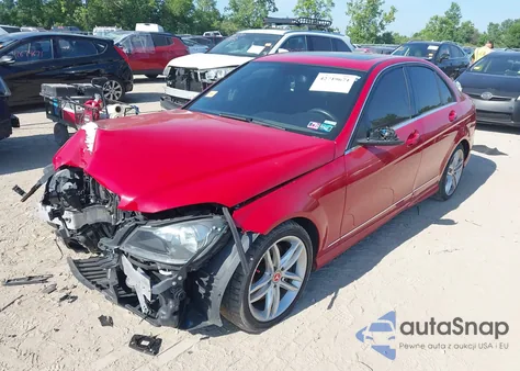 2013 Mercedes-Benz C 300 Luxury 4Matic/Sport 4Matic z USA, uszkodzony, nr VIN WDDGF8AB4DA785799